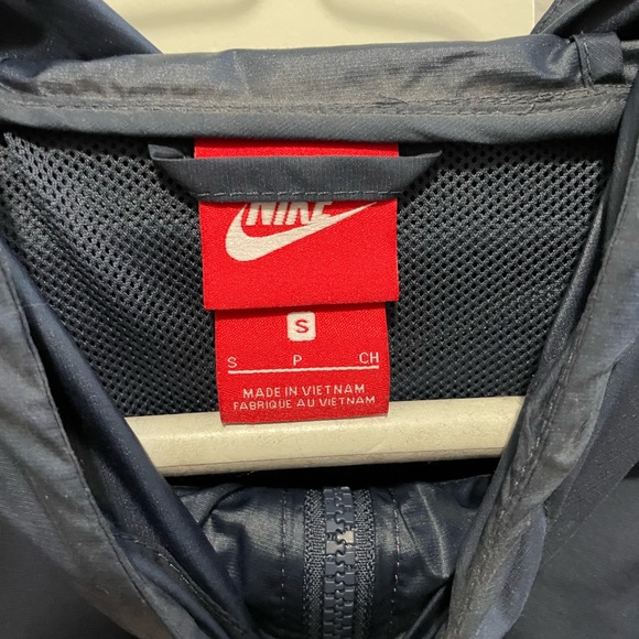 Nike Women’s Chinese New Year Wind Breaker - Small - Picture 3 of 5